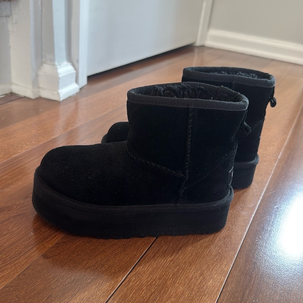 Uggs Classic ultra mini platform girls size 13 black